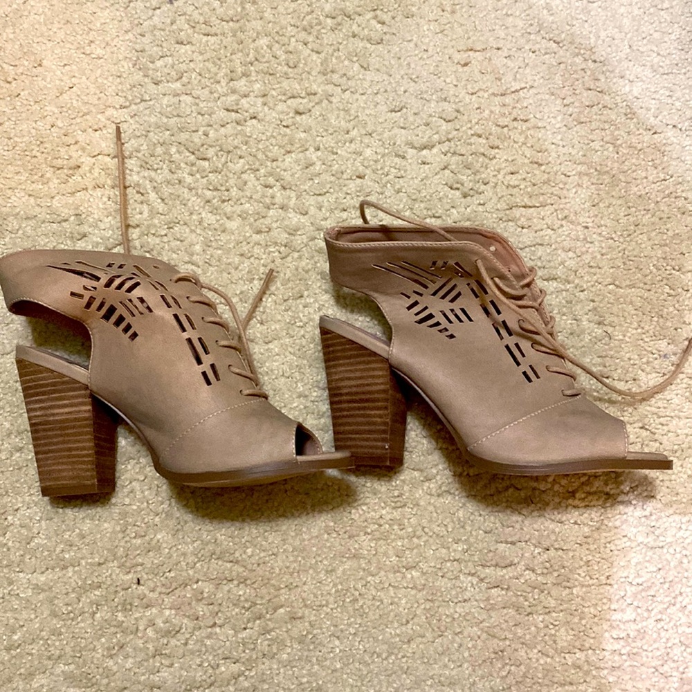 Size 7 1/2 wedge sandals